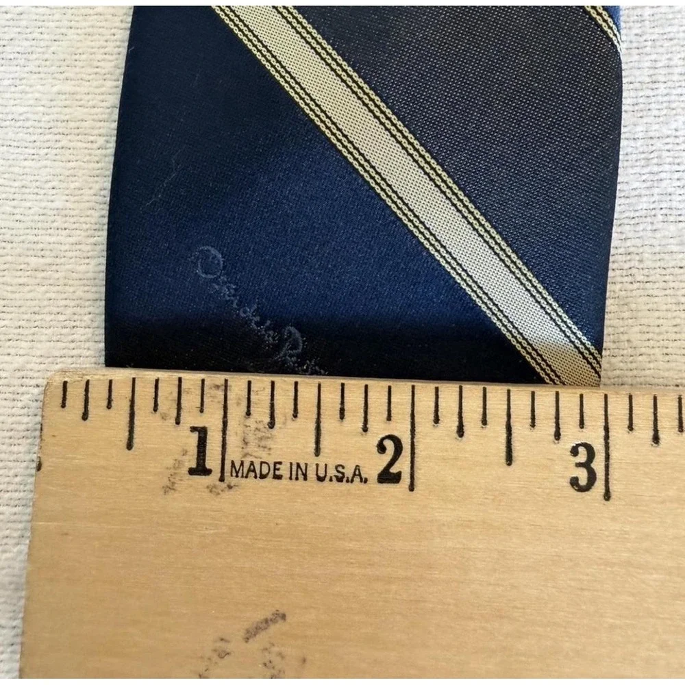 Vintage Oscar De La Renta Mens Silk Blend Tie Navy Blue Gold Diagonal‎ Stripe